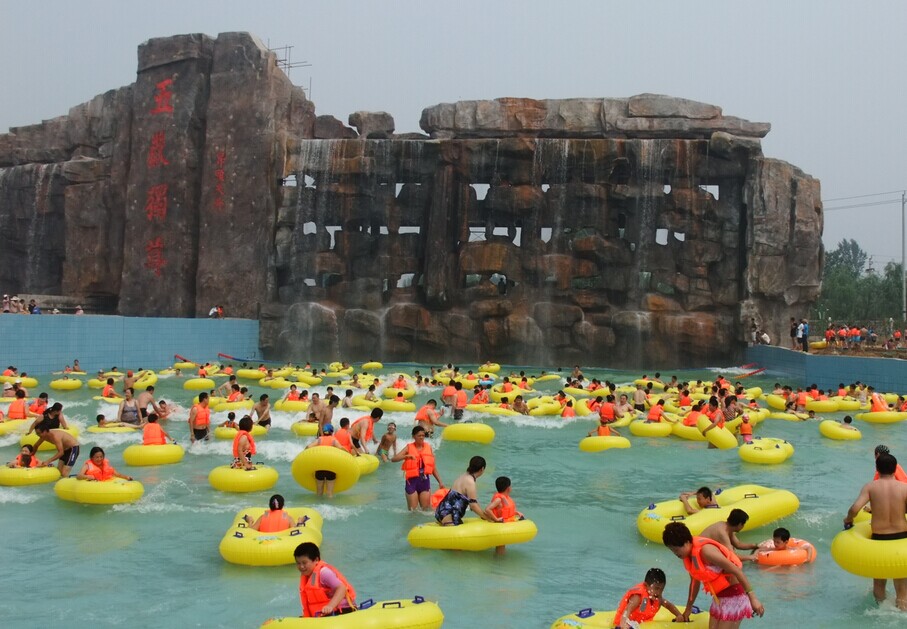 泰安亚龙湾水上乐园门